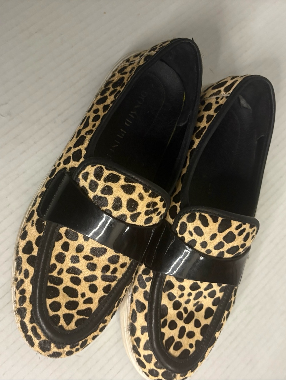 Donald Pliner Calf Hair Animal Print Flat Slip On Closed Back Shoes Size 6